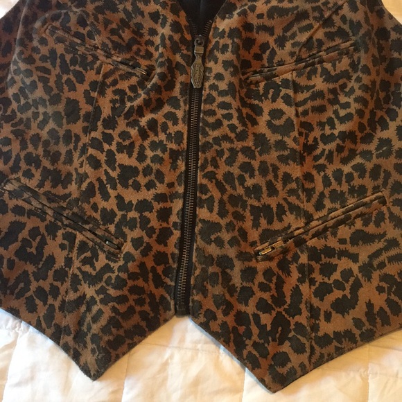 Leather leopard vest  - Picture 7 of 8